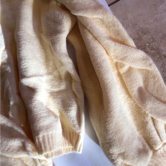 Boutique Butter Yellow Knit Sweater Size M NWT 🍋 - Picture 7 of 7